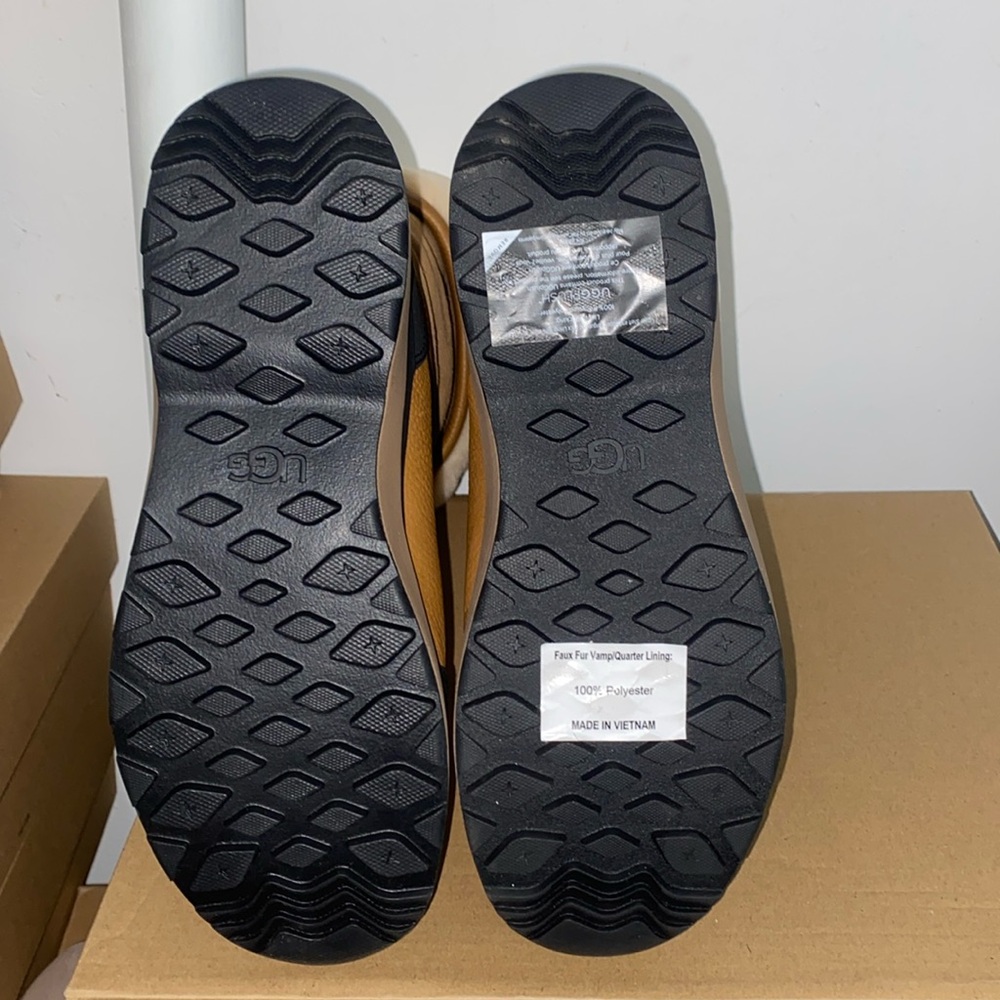 UGG ADIRONDACK BOOT TALL - Picture 5 of 6